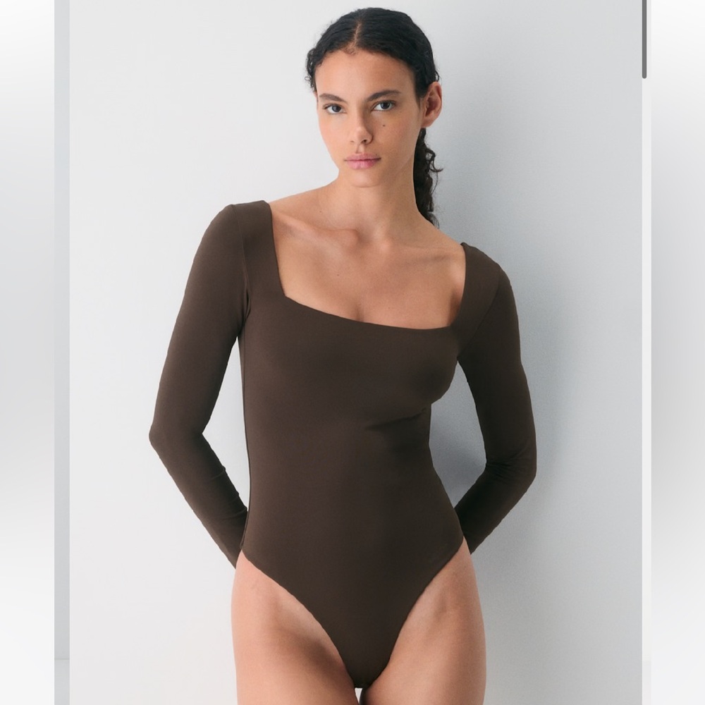 Babaton Contour Square Neck Bodysuit 🤎